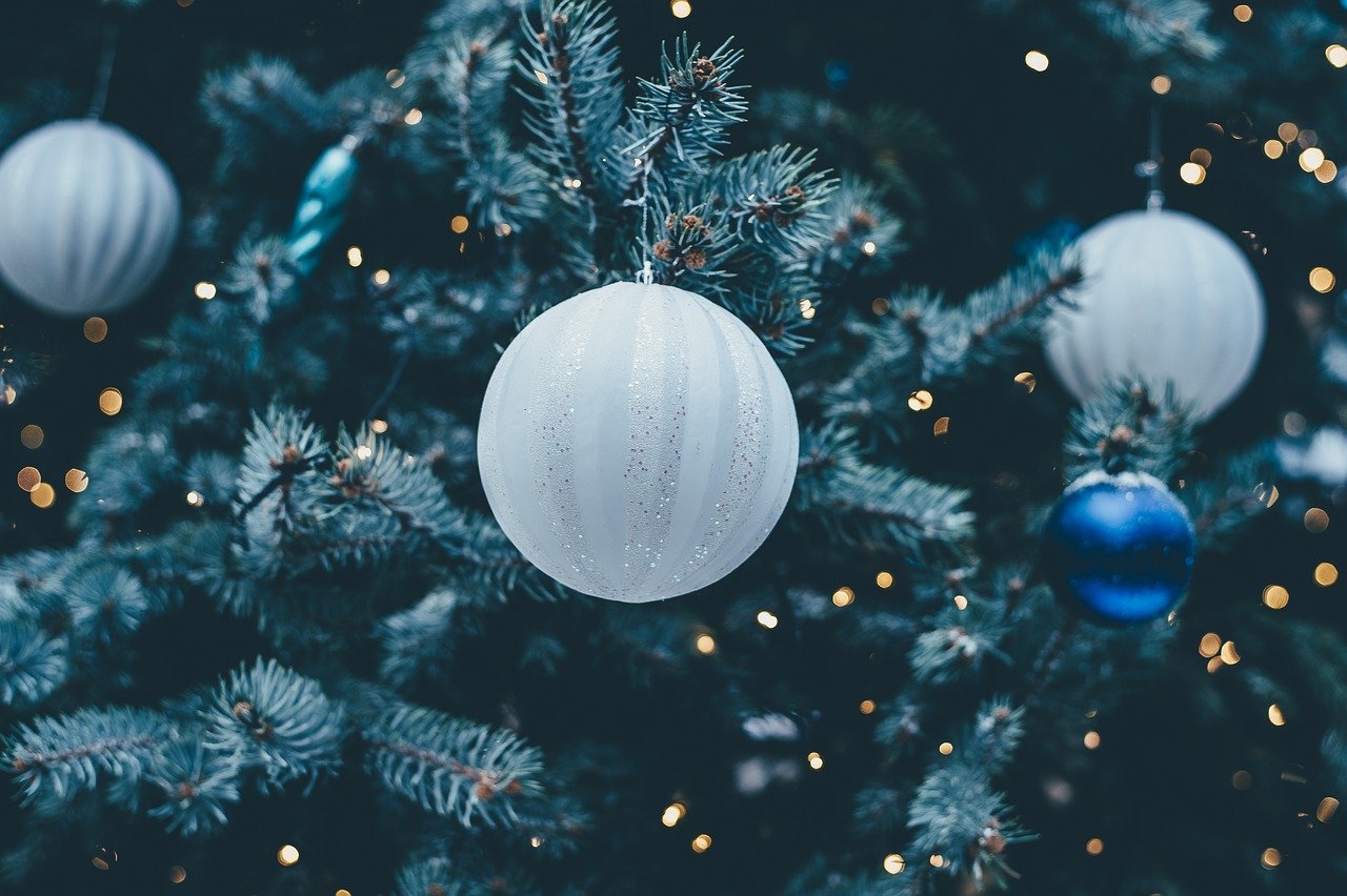 christmas-baubles-1869989_1280